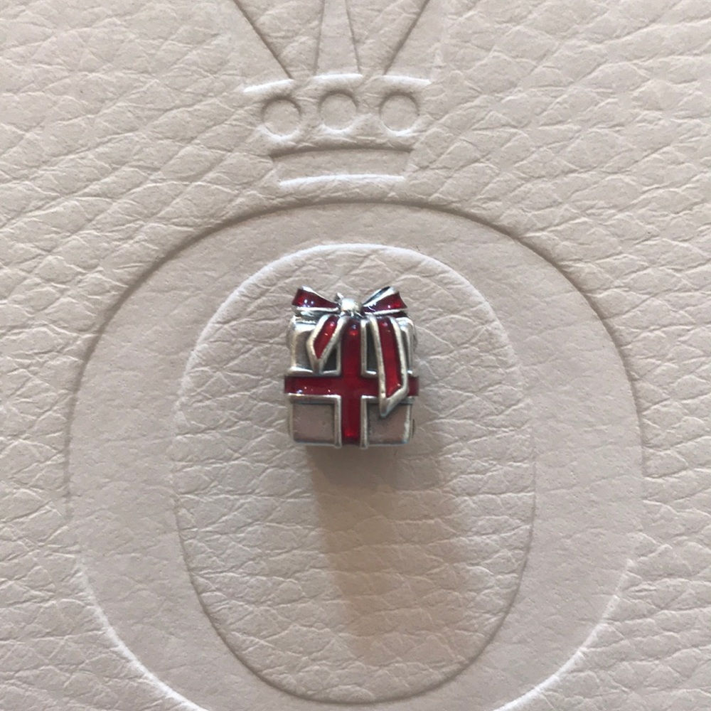 LIMITED EDITION Pandora 2012 Holiday Charm 🎁